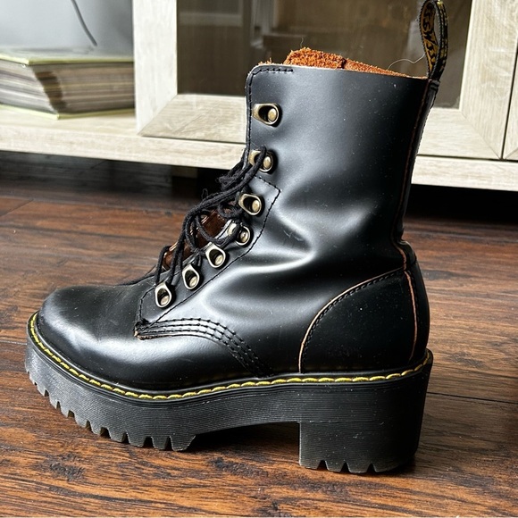 Dr.Martens, Women’s Boot - Picture 3 of 12